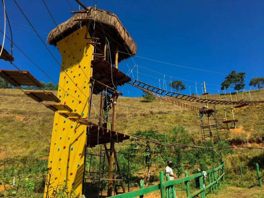O circuito de arvorismo do Hotel Fazenda Vilarejo, em Conservatória (RJ)