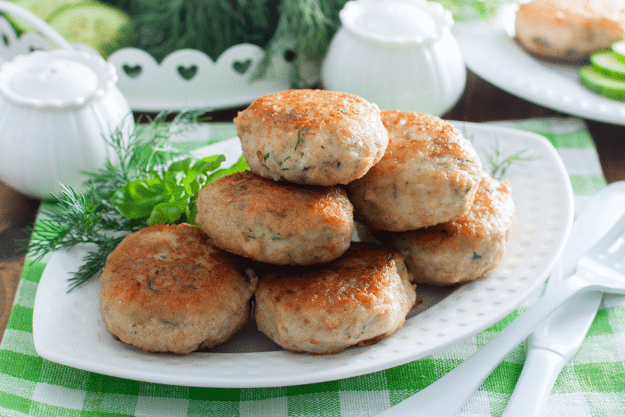 bolinho-de-pescada-branca-assado-910x607-1.png