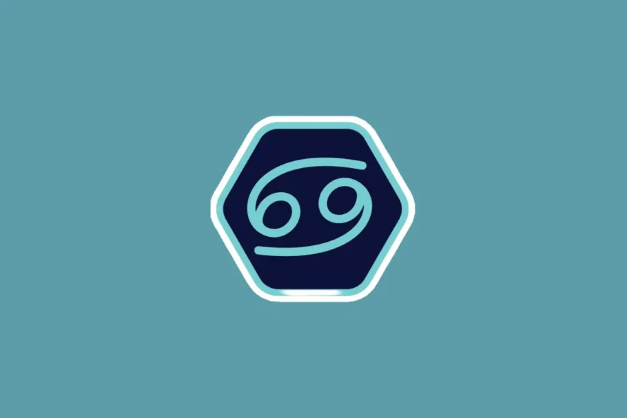 Ilustração minimalista do símbolo do signo de câncer em tom azul-claro, centralizada dentro de um hexágono azul-escuro com borda branca e azul. O fundo da imagem é em um tom sólido de azul-turquesa