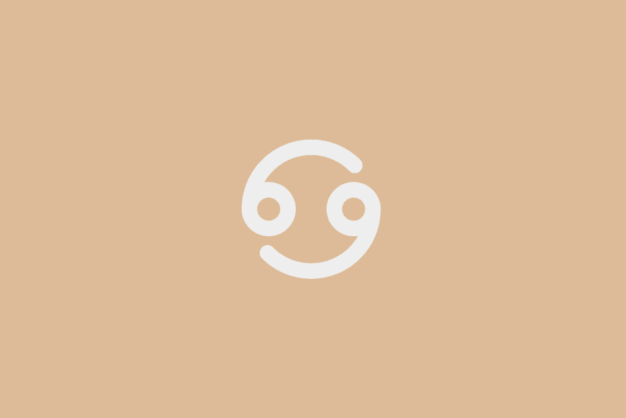 Ilustração minimalista do símbolo do signo de Câncer em linha branca contínua, formada por dois círculos com traços curvados opostos que lembram as garras de um caranguejo, centralizada sobre um fundo bege em tom pastel
