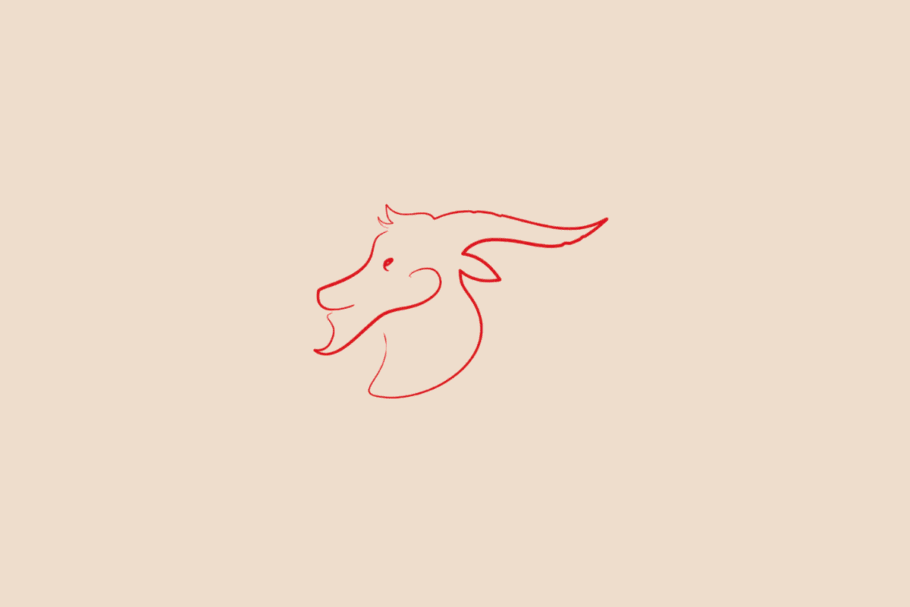 Ilustração minimalista de uma cabeça de cabra com chifres alongados, em vermelho, representando o signo de Capricórnio sobre fundo bege.