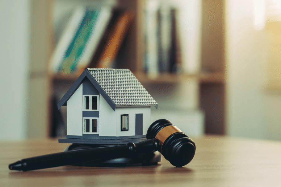 A origem do dinheiro utilizado na compra de um patrimônio pode influenciar a partilha (Imagem: chayanuphol | Shutterstock)