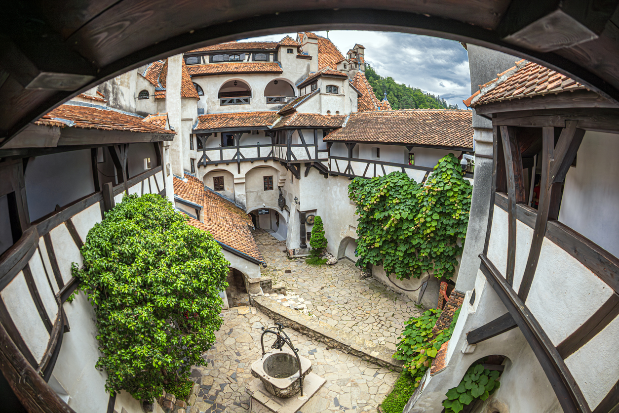 O Castelo de Bran ficou conhecido por ser um cenário assustador do livro de Bram Stocker