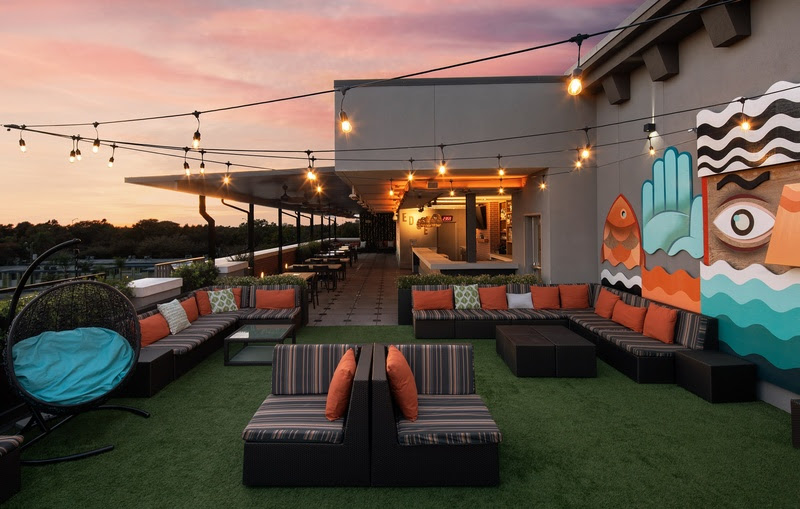 A cena de rooftops de Tampa se tornou uma das formas mais marcantes de viver a cidade lá do alto
