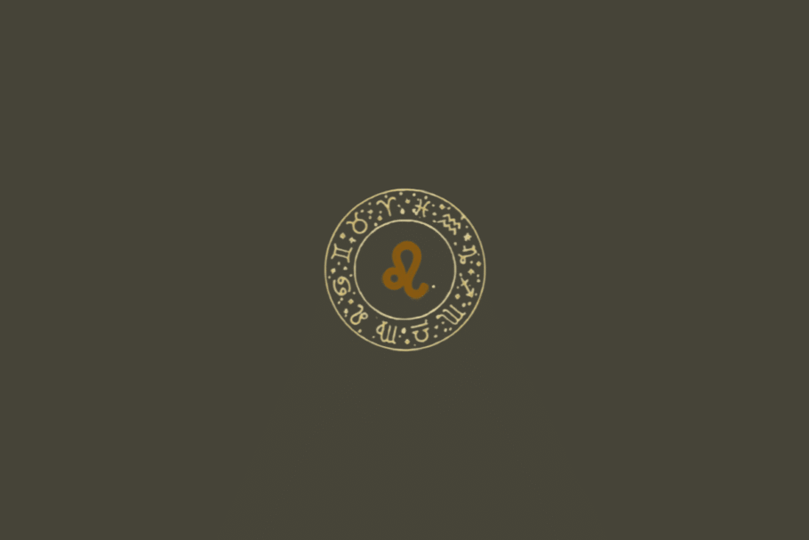 Fundo liso em cinza-escuro/oliva. Há um círculo zodiacal central com contorno duplo delicado em dourado-claro, cercado pelos símbolos dos signos e pequenos pontos decorativos. No interior aparece o símbolo de Leão, uma linha curva e sinuosa que termina em uma pequena forma circular, em dourado-ocre.