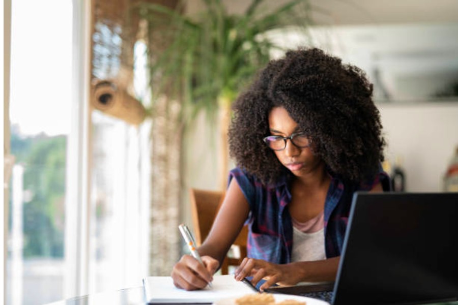 Inglês, espanhol, francês, alemão, sueco e português para estrangeiros são as opções de cursos disponíveis gratuitamente