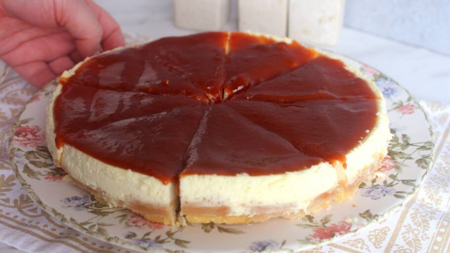 Torta de ricota com goiabada tem recheio cremoso e base crocante