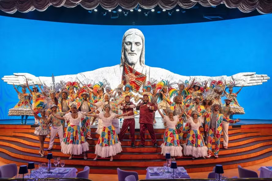 Roxy Dinner Show é inspirado em casas como Moulin Rouge, em Paris
