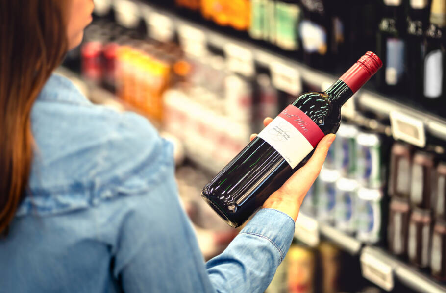 Saiba onde encontrar ofertas de vinhos tintos, brancos, rosés e espumantes com preços mais baixos