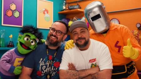 Fernando Ferraz e Jãum Godoy Rocha nas gravações da série educacional “Frank & Steam”, criada por eles para a PlayKids