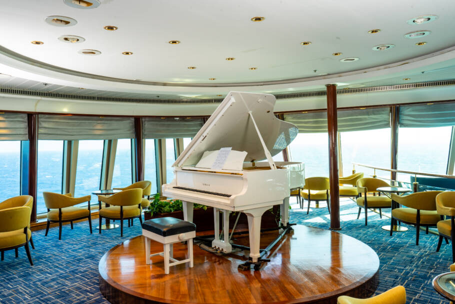 Um dos lounges do Buenavista, da Corazul Cruceros