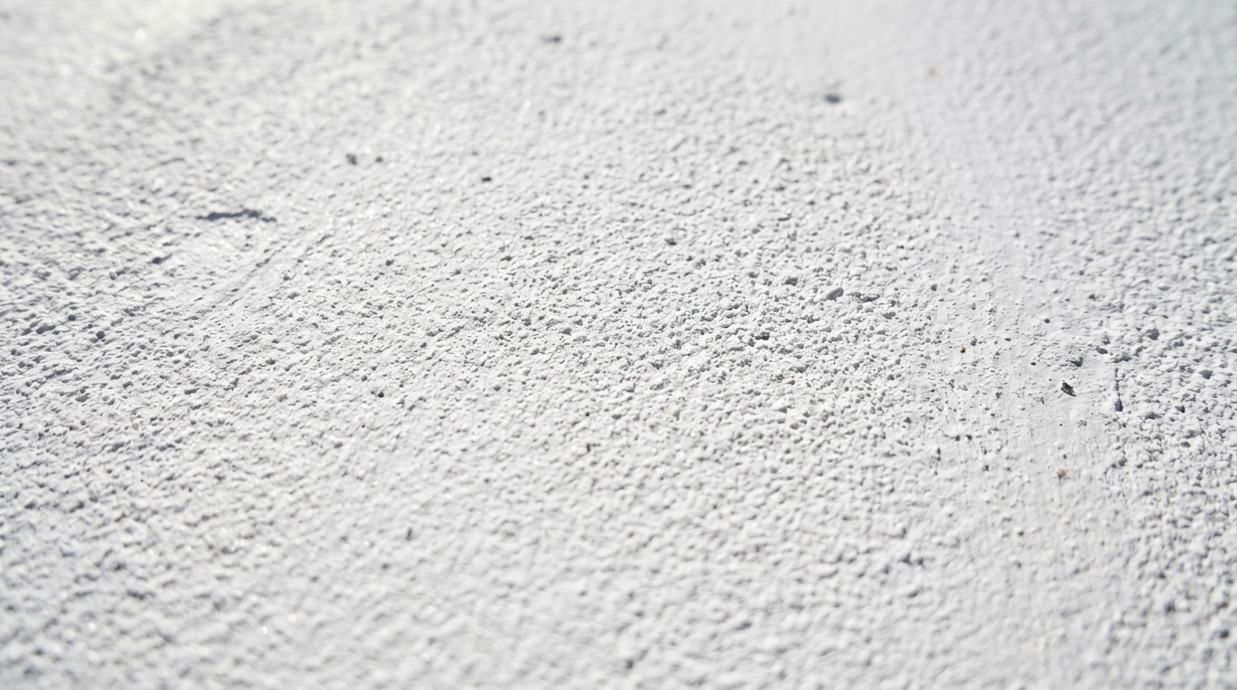 O uso de sulfato de bário e nanopartículas de tamanhos variados garante ampla reflexão e alta performance térmica.