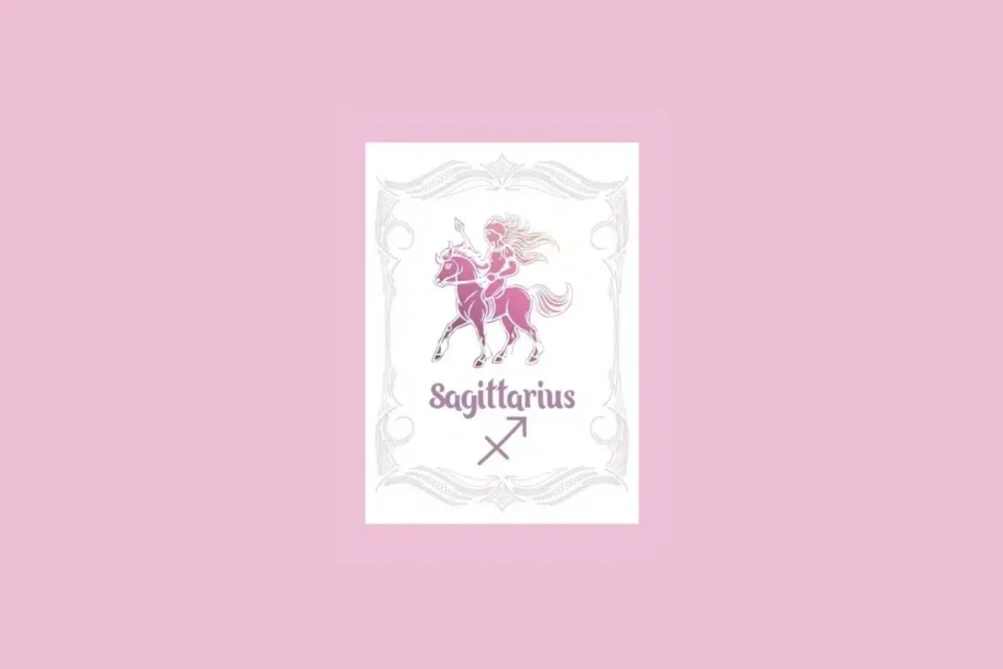 Um cartão branco com uma moldura ornamentada em rosa claro contém a ilustração de um centauro com um gradiente de roxo a laranja, e o texto "Sagittarius" acima do símbolo do centauro, tudo sobre um fundo rosa sólido.