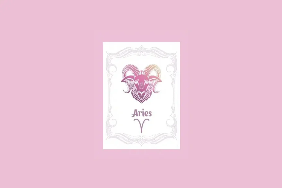 Um cartão branco com uma moldura ornamentada em rosa claro contém a ilustração da cabeça de um carneiro com um gradiente de roxo a laranja, e o texto "Aries" acima do símbolo do carneiro, tudo sobre um fundo rosa sólido.