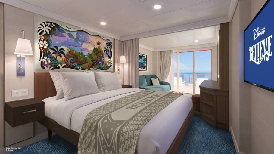 Interior de uma das cabines com varanda do navio Disney Believe