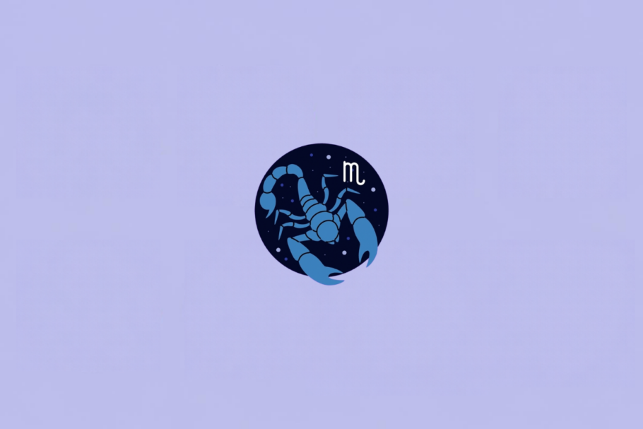 Ilustração do signo de Escorpião, representado por um escorpião azul, visto de cima, com corpo segmentado, oito patas e a cauda curvada para cima. O símbolo de Escorpião aparece em branco na parte superior direita. Ao fundo há um círculo azul-marinho com pequenos pontos semelhantes a estrelas. Em fundo roxo-claro.