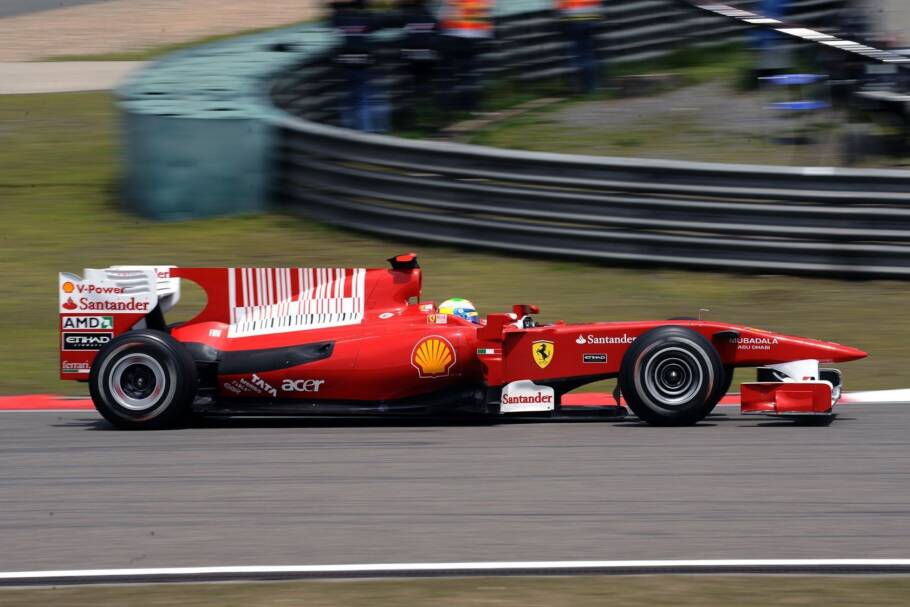 A Ferrari foi a última equipe de F1 a contar com o patrocínio de cigarros – hoje, quem ocupa o mesmo espaço é uma empresa de tecnologia – Reprodução/Internet