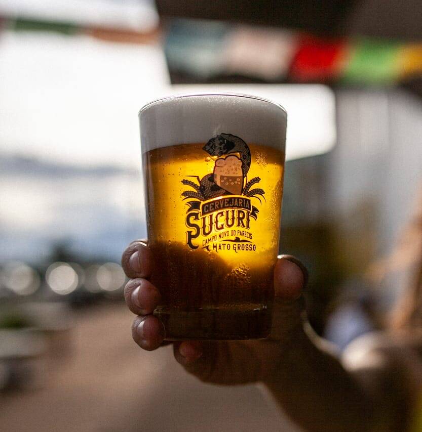 Além de produzir cervejas artesanais, a Sucuri também cultiva o próprio café, com grãos que vêm diretamente da fazenda da família