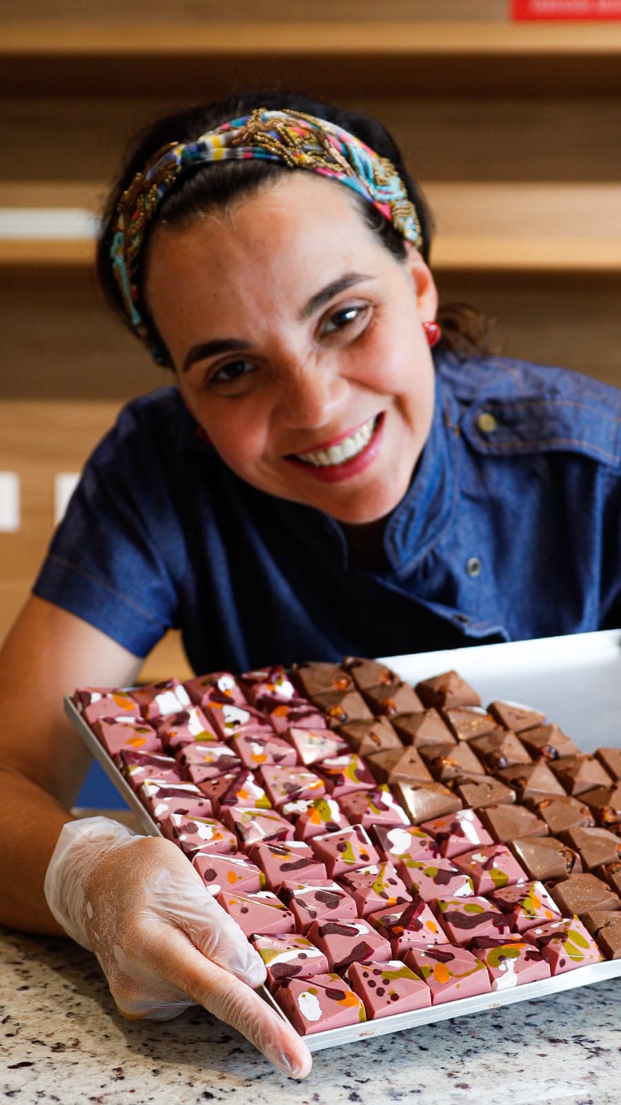 Direto do bairro da Aclimação, em São Paulo, a marca produz chocolates autorais, pintados à mão e feitos com chocolate belga e ingredientes selecionados