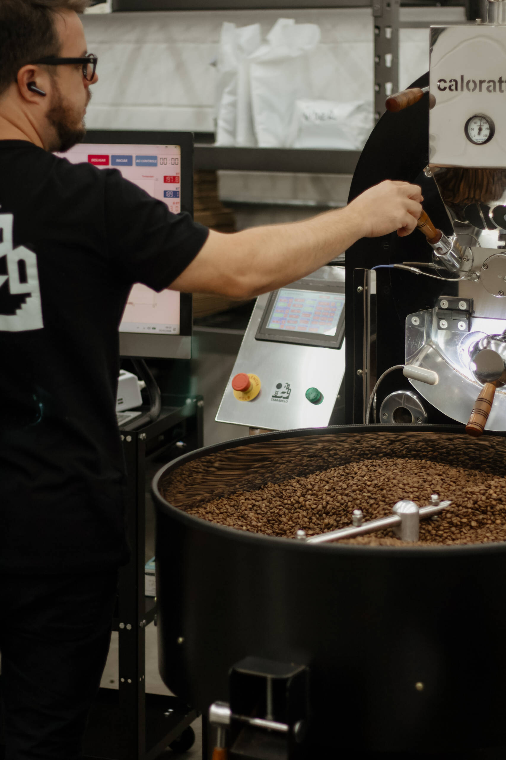 A cafeteria virou torrefação e, desde então, a marca passou a se dedicar cada vez mais à seleção de cafés especiais brasileiros, à pesquisa e ao desenvolvimento de torras que valorizem as características de cada lote