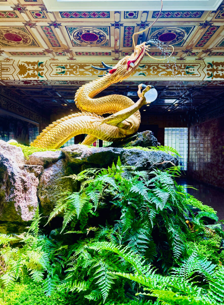 Dragão dourado é um dos protetores do Grand Hotel Taipei tem arquitetura tradicional chinesa; veja mais fotos