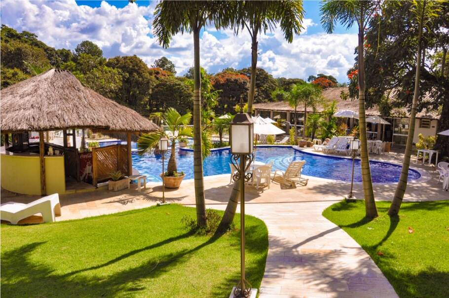 Vista da piscina do Hotel Recanto da Cachoeira, em Socorro (SP)