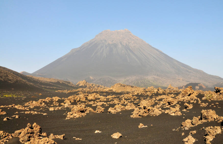 Visto do vulcão Pico do Fogo e sua paisagem ‘lunar’