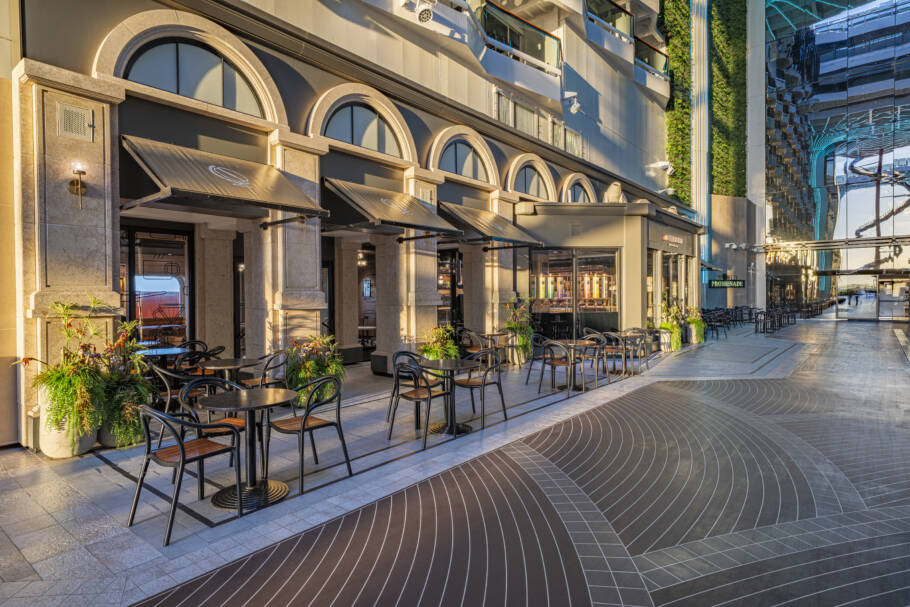 Área de bares e restaurantes do MSC World America,