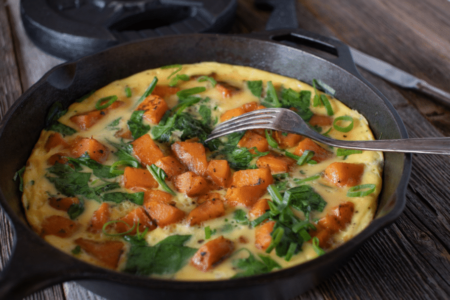 Omelete de batata-doce com espinafre (Imagem: Angelika Heine | Shutterstock)
