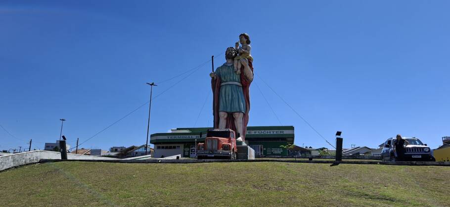 Estátua de São Cristóvão em Otacílio Costa tem 12 metros