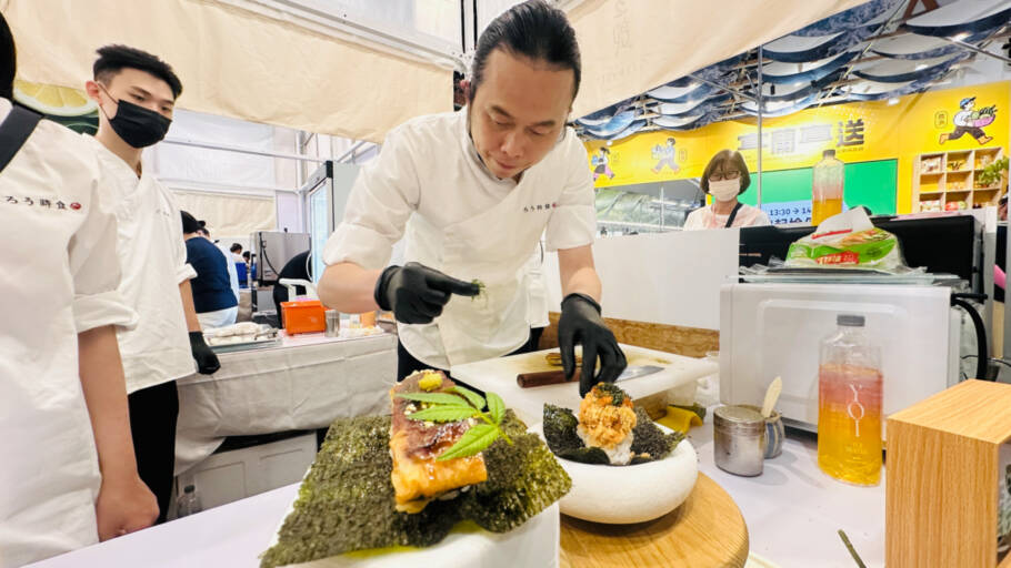 Sushi vegano preparado na hora na feira em Taiwan;l veja mais fotos