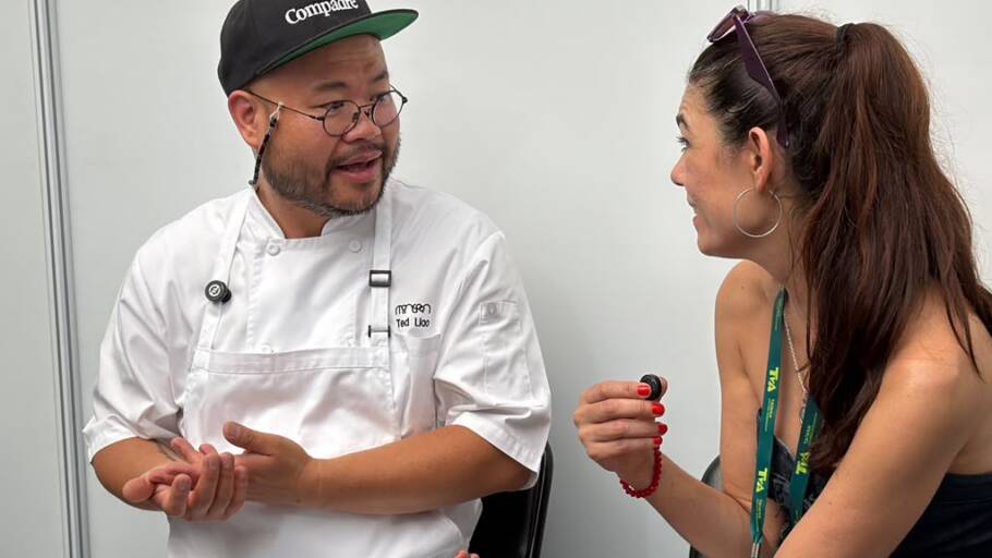 Chef Ted Liao Yung Hsun, do restaurante Monsoon com indicação Michelin, com Andrea Miramontes, do @ladobviagem
