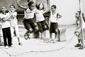 Igualdade racial e de gênero nas escolas.