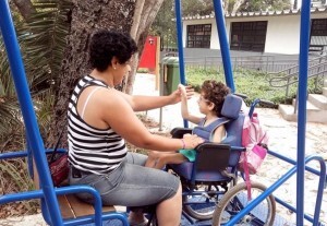 Brinquedos adaptados em parques