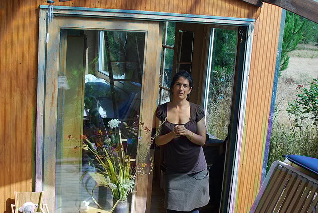 Minicasa dos sonhos: sustentável e com materiais recolhidos do lixo, a casa tem pouco mais de 30m².