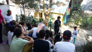 Estudantes participam de atividade no espaço público do Jardim Maringá, em São Paulo.