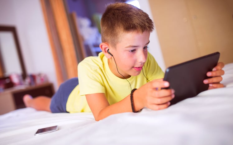 Jovens que cresceram com redes sociais têm demonstrado sintomas de “autismo virtual”