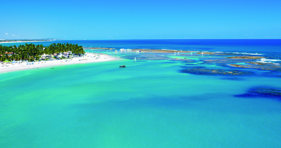 Praia de Porto de Galinhas, na região metropolitana de Recife, uma das mais bela do país