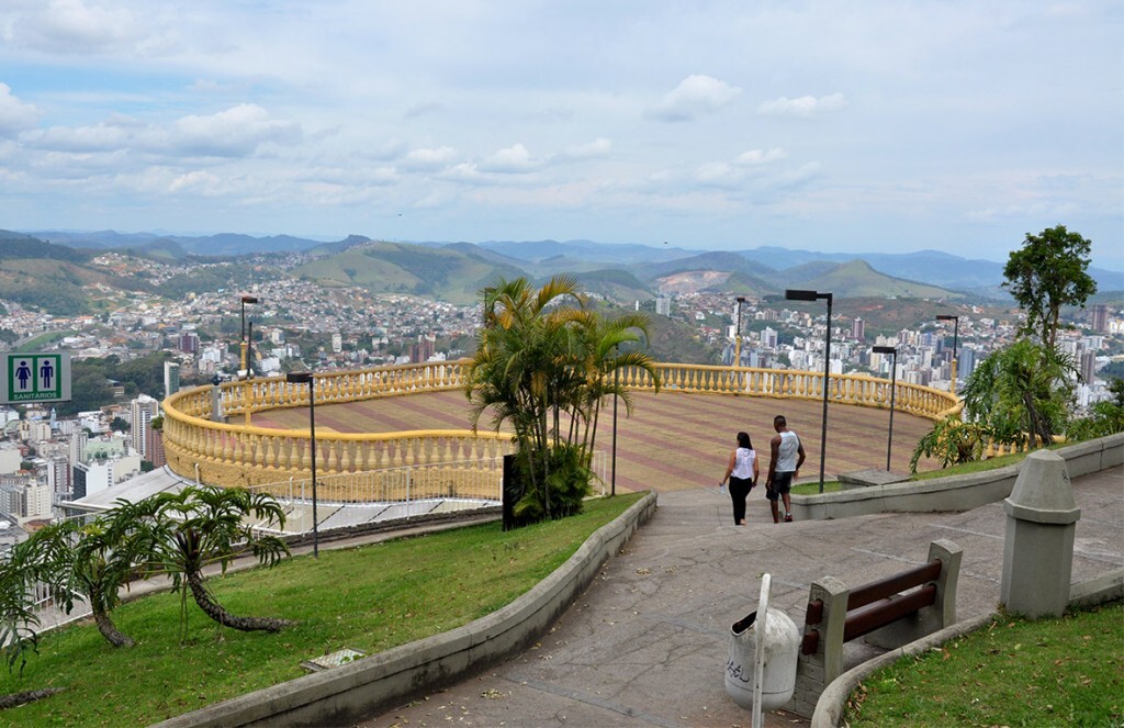 Vista do mirante do Morro do Cristo, em Juiz de Fora, na região da Mata, em Minas Gerais