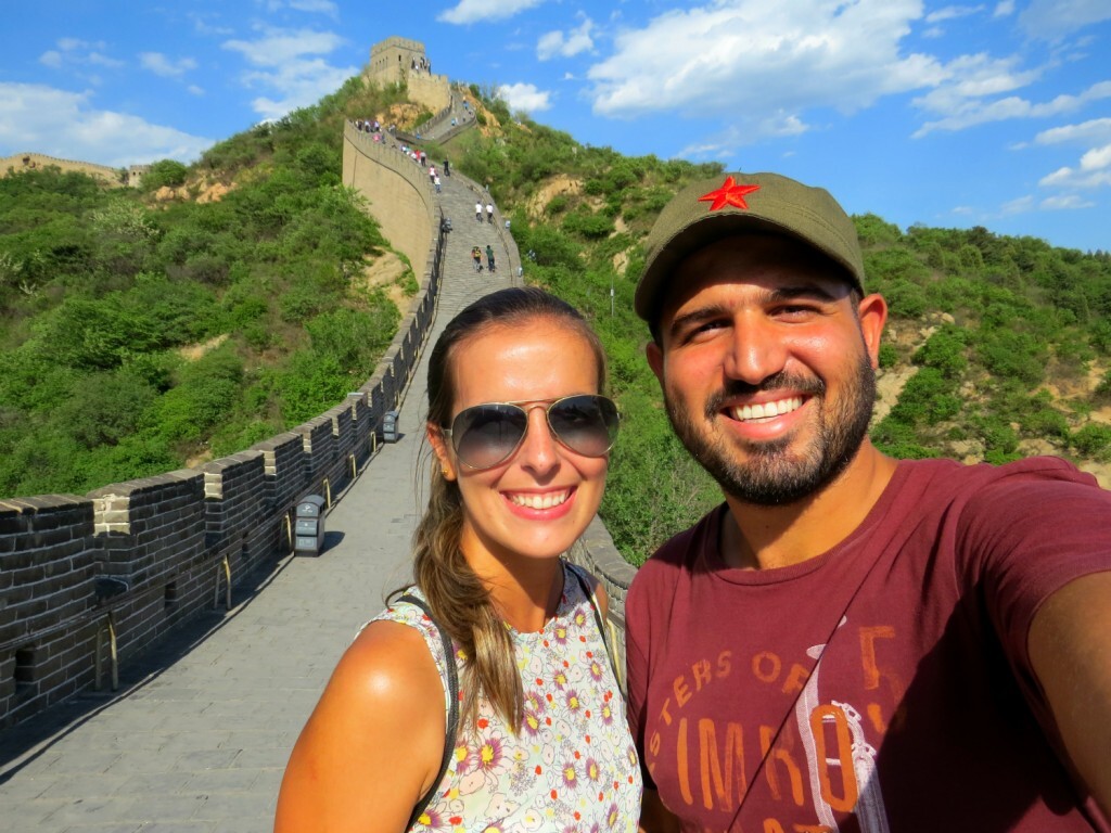 Amanda e Rafael na Muralha da China