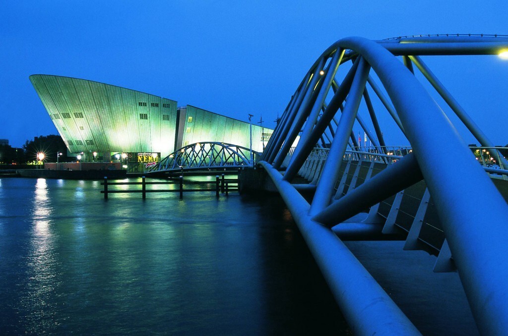 Vista do Nemo Museum, em Amsterdã