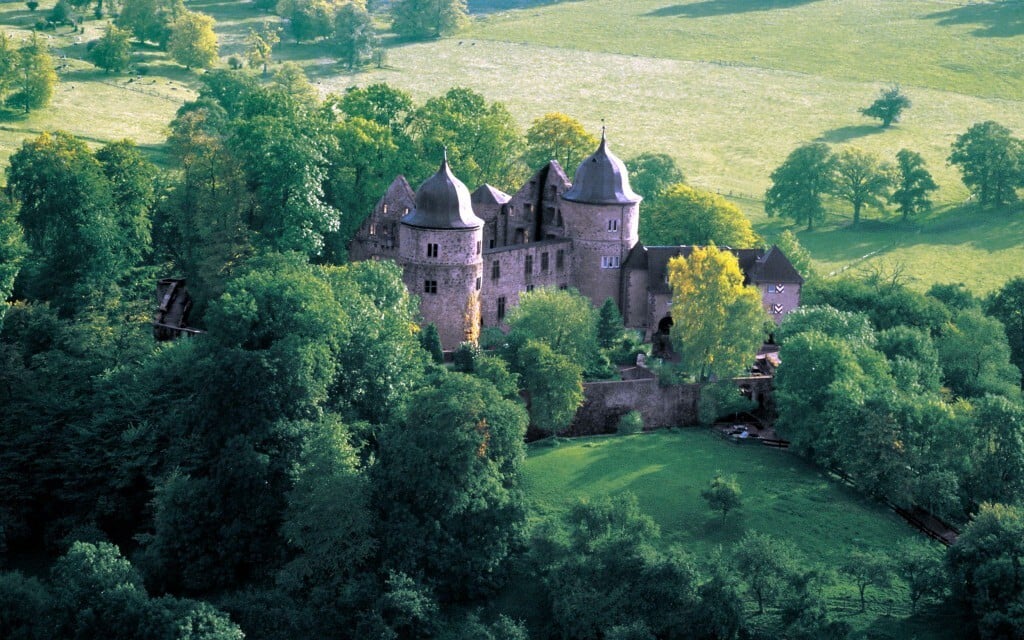 Na pequena Sababurg, o viajante pode conhecer o castelo original da Bela Adormecida, construção de 1334 que, segundo fontes oficiais, teria abrigado a verdadeira Bela Adormecida (Foto: Divulgação)