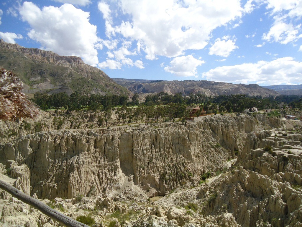 No Vale da Lua é possível circular pelas esculturas formadas pela ação da natureza no solo