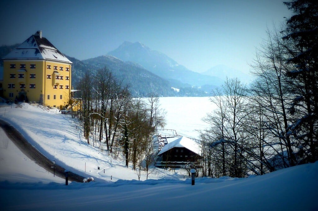 Vista do Schloss Fuschl, em Salzburgo que aparece na cena de abertura do filme “A noviça rebelde” (Foto: Becks/Flickr-Creative Commons)