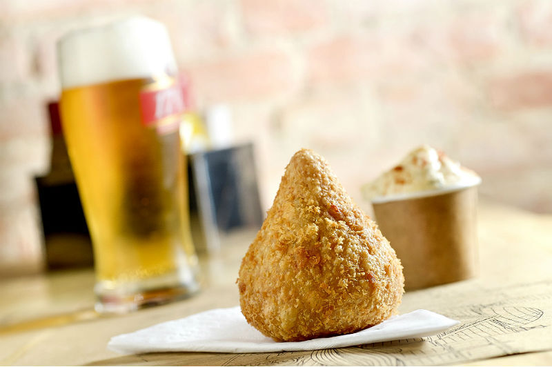 A Crazy Einsbein, coxinha de joelho de porco e cream cheese