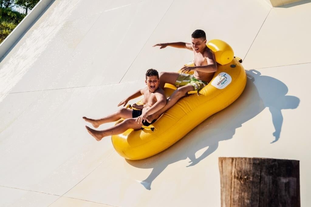 Na nova atração é possível escorregar em uma boia dupla com sensação de ausência de gravidade
