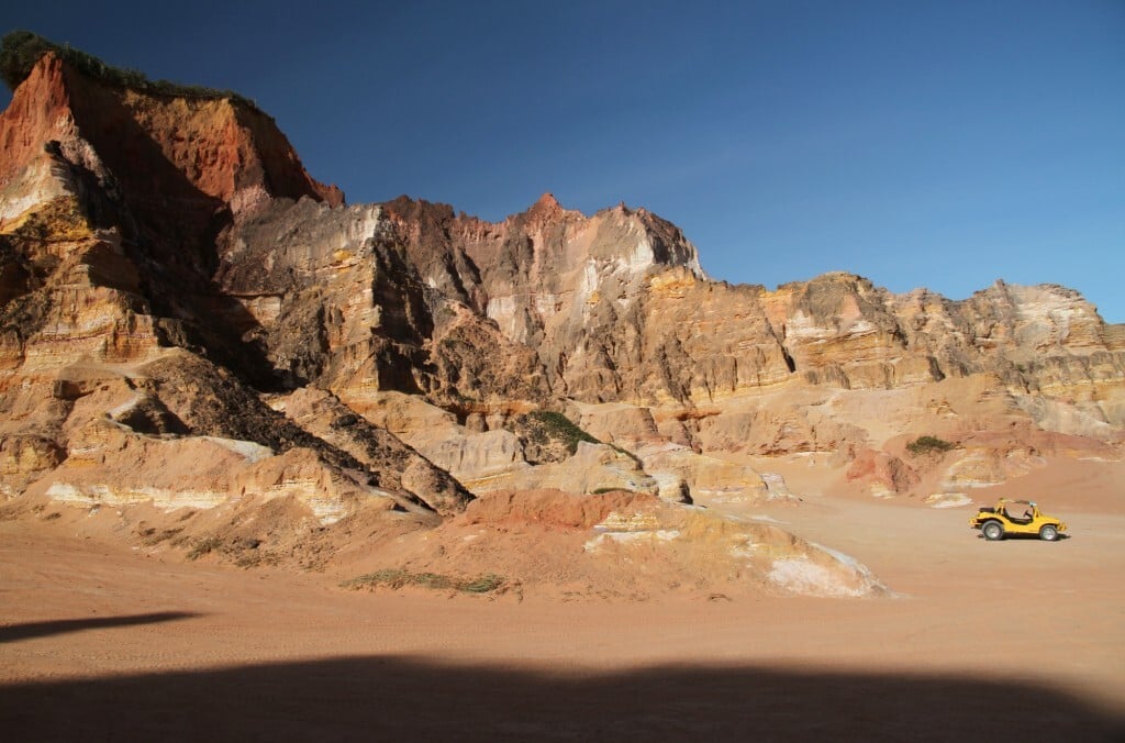 Passeio de bugue na praia do Gunga, no litoral sul de Alagoas