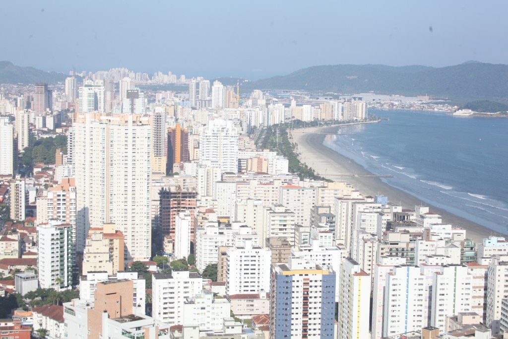 Vista da orla de Santos, considerada a melhor cidade para se investir