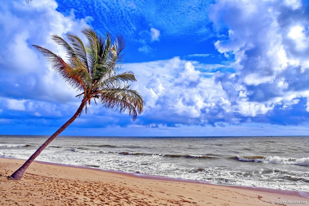 As praias de Prado, no sul da Bahia, atraem todos tipo de viajante