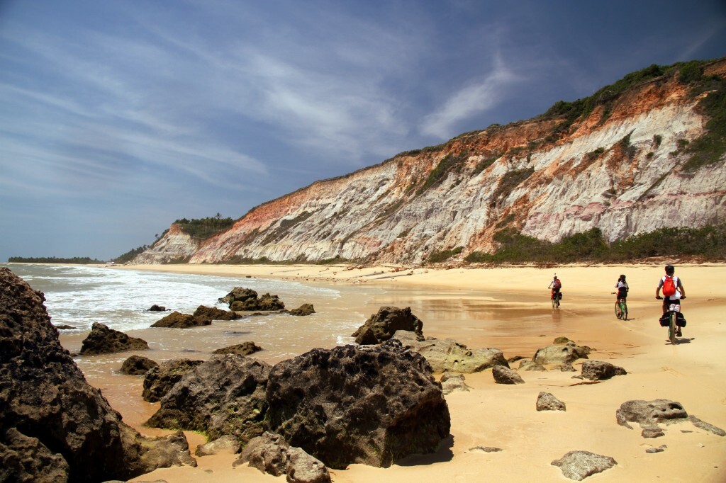 Rio da Barra, uma das atrações naturais do roteiro de bicicleta, entre Arraial d’Ajuda e Trancoso, no litoral sul da Bahia